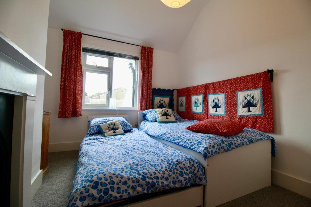 Blachington Cottage, Stunning And Central By Air Premier Сийфорд Екстериор снимка
